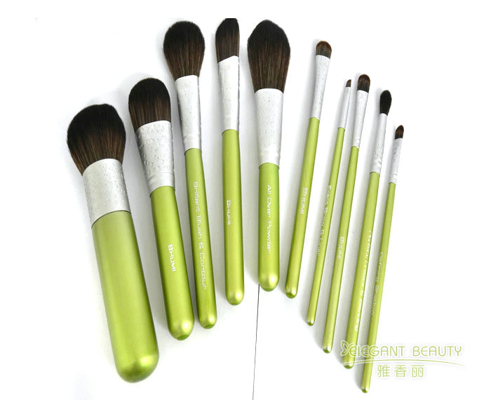 作為生產定制廠家，你們如何確保成套化妝刷的質量與耐用性？