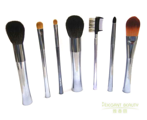 成套化妝刷的收納包磁吸扣設計是否影響刷毛保護？