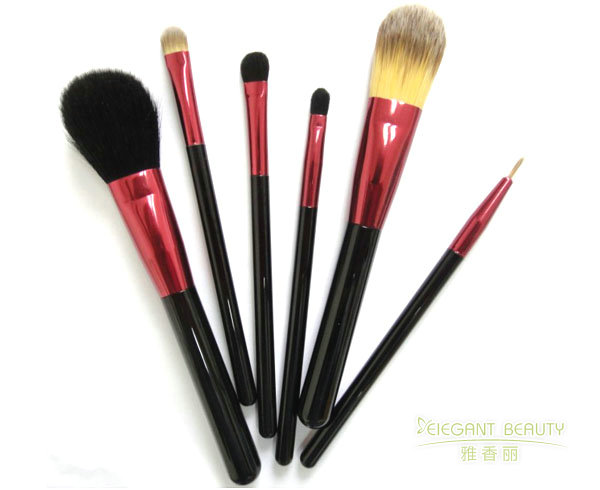 化妝刷套裝中的腮紅刷尺寸如何適配不同臉型？